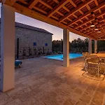 Amazing Home In Pasman *