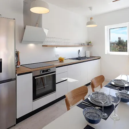 Vikendica Awesome In Pasman