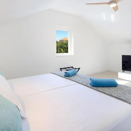 Vikendica Awesome In Pasman