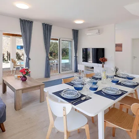 Vikendica Awesome In