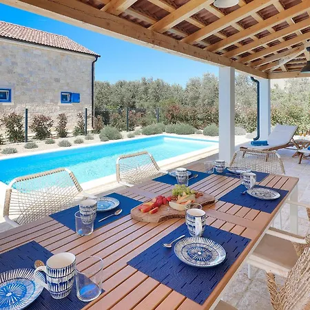 Vikendica Awesome In *