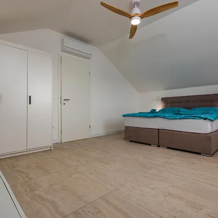 Vikendica Awesome In *