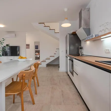 Vikendica Awesome In Pasman