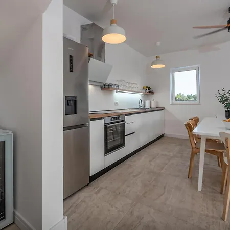 Vikendica Awesome In