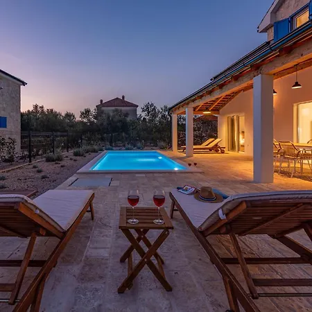 Vikendica Awesome In *