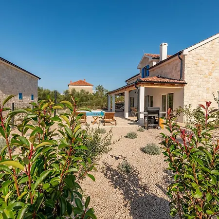 Vikendica Awesome In