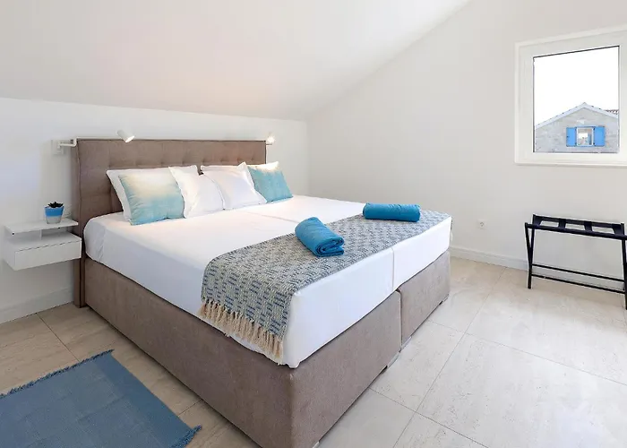 Prázdninový dům Awesome In Pašman